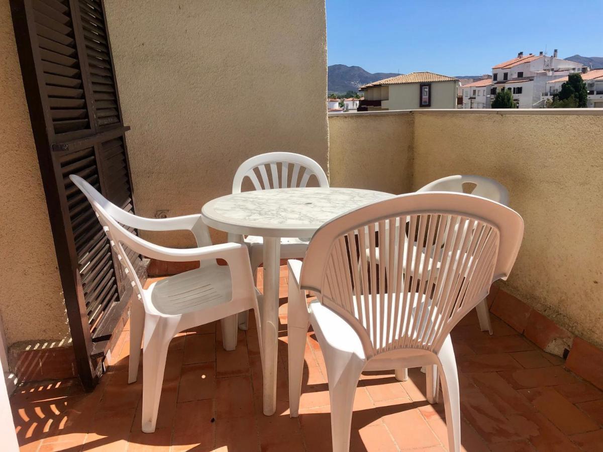 Port Sotavent 2C - Apartamento En La Marina De Empuriabrava - Piscina Comunitaria, - Parking - Vistas Al Canal - Cerca Centro Y Playa Bagian luar foto